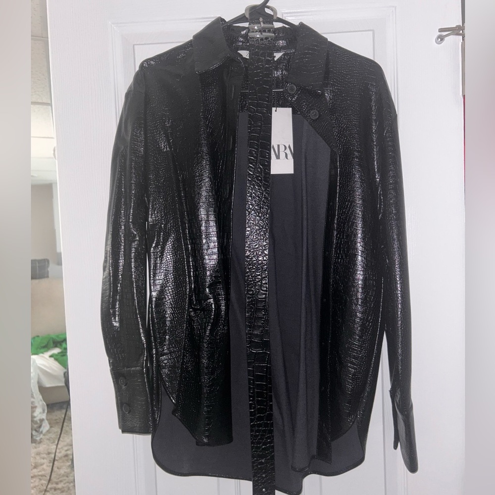 Brand New Blk Croc Print short. Sz Med. New Croc print belt Sz 85